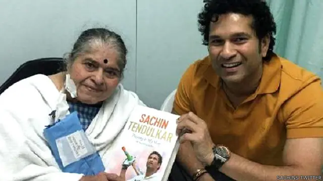 मां के साथ सचिन