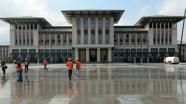 Ankarada cənab Erdoğan üçün ucaldılmış saray söz-söhbətə səbəb olub