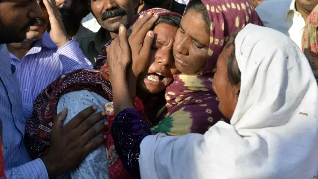 کوٹ رادھا کشن میں بدنصیب مسیحی جوڑے کے لواحقین اس اندہوناک واقعہ پر غم سے نڈہال ہیں۔