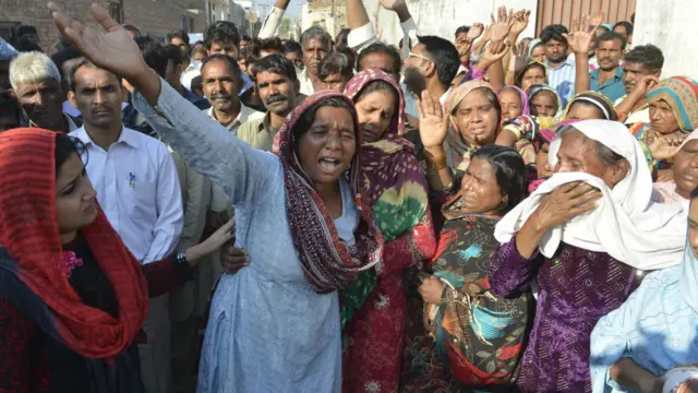 کوٹ رادھا کشن میں ہلاک ہونے والے مسیحی جوڑے کے رشتہ دار غم اور صدمے کی تصویر بنے ہوئے ہیں۔