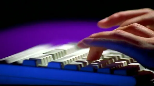 سيوسع مشروع القانون من نطاق البيانات التي ستحتفظ بها شركات الاتصالات.