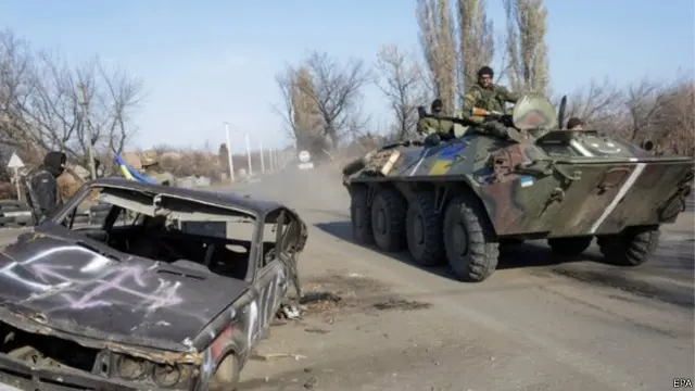 بوروشينكو يأمر بإرسال تعزيزات إلى مدن رئيسية للدفاع عنها تحسبا لهجمات الانفصاليين