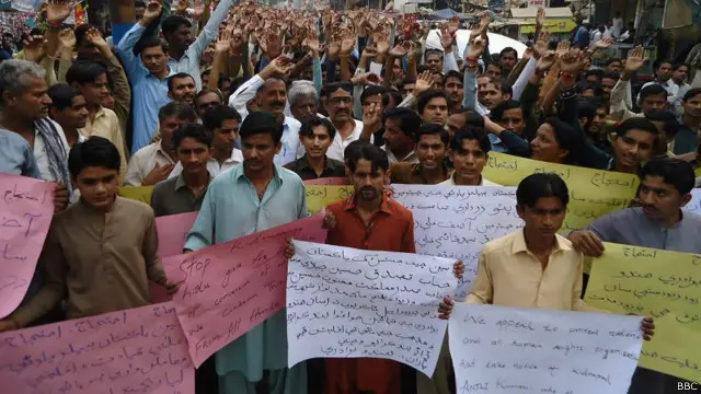 سندھ کے کئی شہروں میں میگھواڑ برادری کی جانب سے احتجاج کیا جارہا ہے، جس میں اس بات پر بھی شکوہ کیا جا رہا ہے کہ ہندو اراکینِ اسمبلی جو اکثر اپر کاسٹ سے تعلق رکھتے ہیں، دلتوں سے زیادتی پر خاموش رہتے ہیں