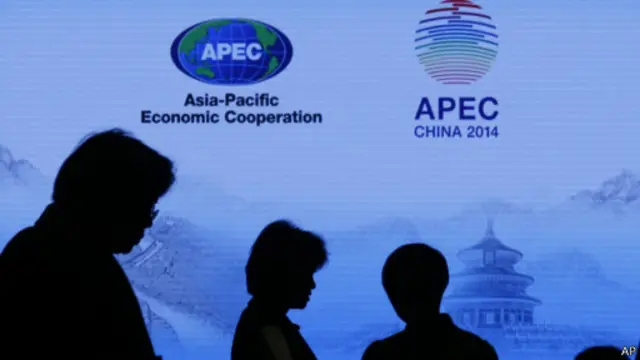 一些媒体分析说，从目前情况来看，中日在APEC期间举行双边首脑会晤的可能性很小。