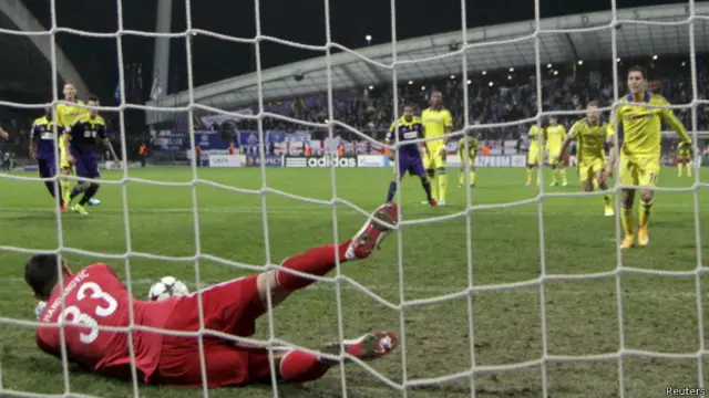 Penalti Hazard bisa dibendung kiper Maribor, Jasmin Handanovic