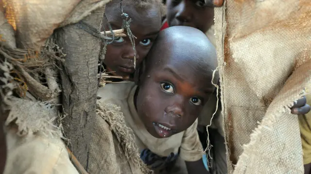 نشبت اعمال العنف في درافور منذ عام 2007 عندما حملت بعض القبائل السلاح ضد الحكومة في الخرطون متهمة اياها بالتفرقة والاهمال