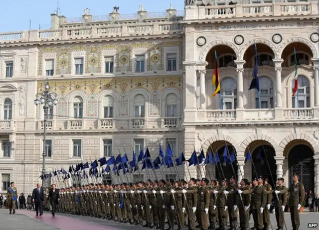 2008年德国总理默克尔访问的里雅斯特,贝卢斯科奇迎接
的里雅斯特海滨