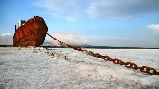 Cənab Lisani 2011-ci ildə Urmiyə gölünün ekoloji durumu ilə bağlı Ərdəbildə keçirilən etirazlardan sonra saxlanılıb.