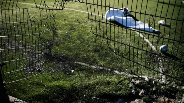 футбольное поле школы