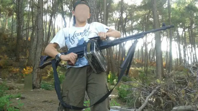 Algunos niños yihadistas son enviados a campos de entrenamiento por sus padres.