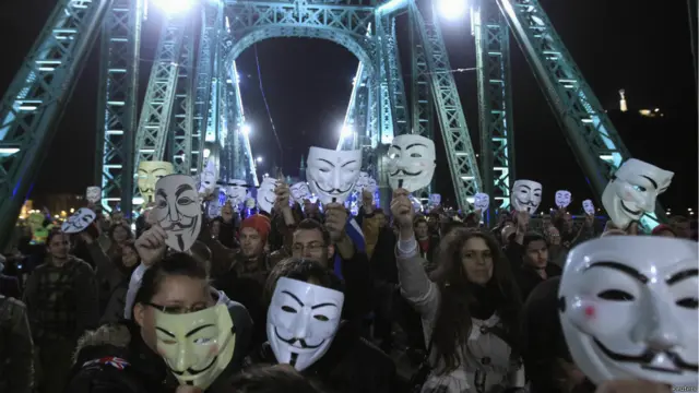 蓋伊. 福克斯的臉部肖像如今成了示威遊行和匿名團體組織的象徵符號。 