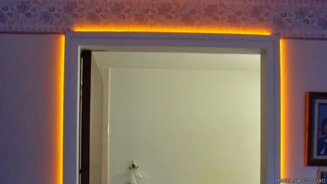 Luces en maros de puertas