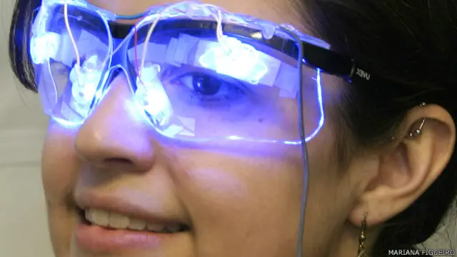 Gafas que emiten luz azul