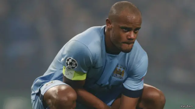 Cedera hamstring Vincent Kompany kembali kambuh saat menghadapi Leicester City.