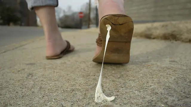 Жевательная резинка, приставшая к подошве