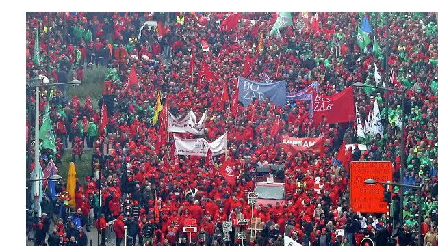 د دغه لاریون د تاوتریخوالي په پای کې ۱۴ کسان ټپیان شول