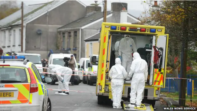 Tim forensik menyisir tempat kejadian perkara setelah insiden terjadi. 