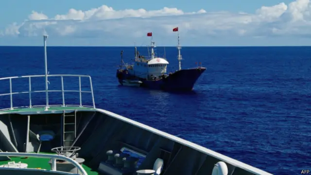 最近在这一海域涉嫌捕捞红珊瑚的中国渔船的数量猛增。