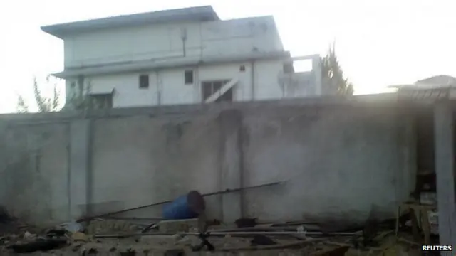 رابرټ اونيل هغه کيسه وکړه چې څنګه د ۲۰۱۱ کال په مې مياشت کې د پاکستان ايبټ اباد کې د اسامه بن لادن کور دريم پوړ ته په زينو کې وختل