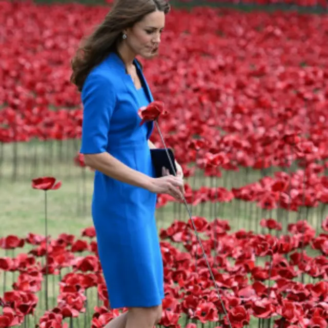 凱特王妃面對如潮的紅罌粟留下了熱淚。