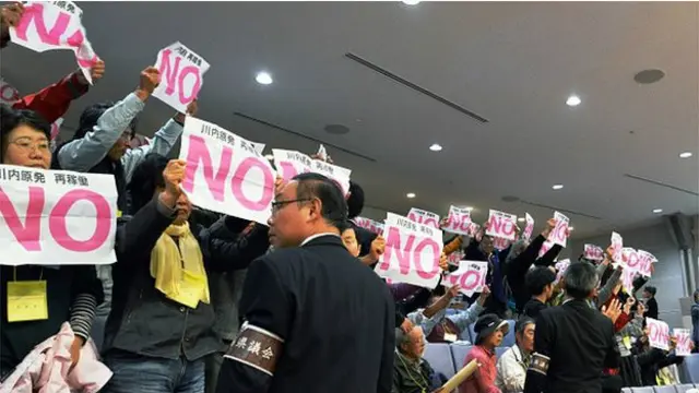 د چاپاني چارواکي د پریکړې سربیره د هستوي تاسیساتو د کار د بيا پيلېدو په اړه لا هم اعتراضونه دوام لري