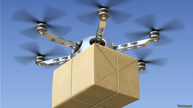 Дрон с посылкой