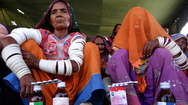 سندھ کے علاقے تھر میں قحط سالی اور خوراک کی کمی کے باعث درجنوں بچے ہلاک ہو گئے ہیں۔