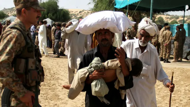 سندھ میں حکمران پاکستان پیپلز پارٹی میں قحط سالی سے ہلاکتوں سے شدید دباؤ میں ہے۔