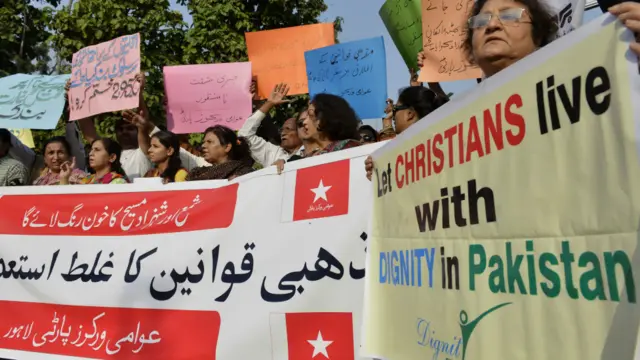 شمع بی بی کے والد کا کہنا ہے کہ وہ اس واقعے کے مقدمے میں مدعی بننا چاہتے تھے لیکن پولیس خود مدعی بن گئی ہے۔