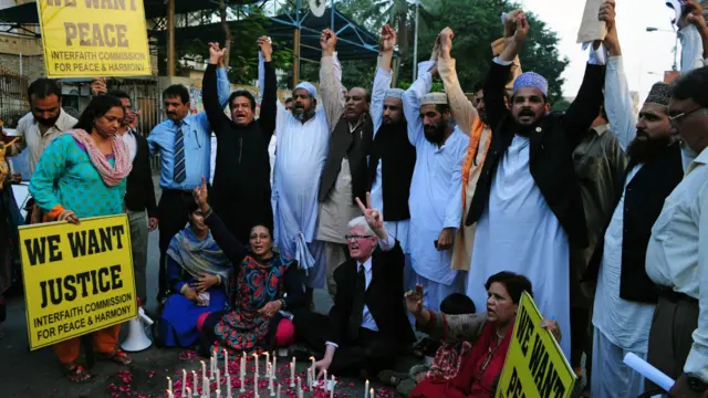 شمع بی بی کے والد نے کہا ہے کہ شمع اور شہزاد سے بھٹہ مالک کا جھگڑا پیشگی پر ہوا اور وہ دونوں بھٹہ چھوڑ کر جانا چاہتے تھے۔