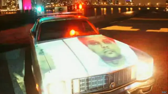 Carro de policía con cara de Maharaj