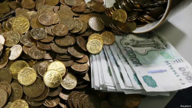 Ослабление рубля выгодно государственному бюджету, но не личному бюджету граждан