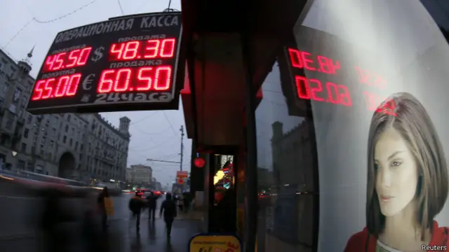 Поведение рубля продолжает вызывать беспокойство и у рядовых россиян, и у монетарных властей