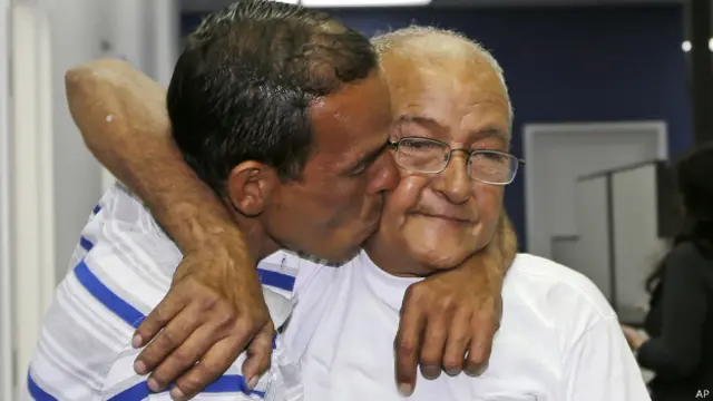 Balsero Joel Moreno y su padre Luis Felipe.