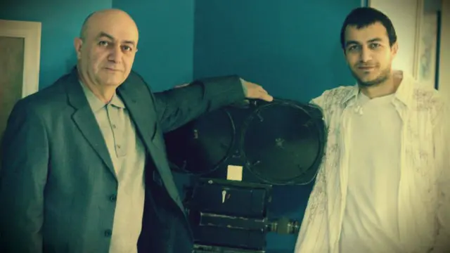 Ойбек Вейсал ўғли Копадзе оилали, 3 фарзанднинг отаси. Суратда ўғли Фуат билан...