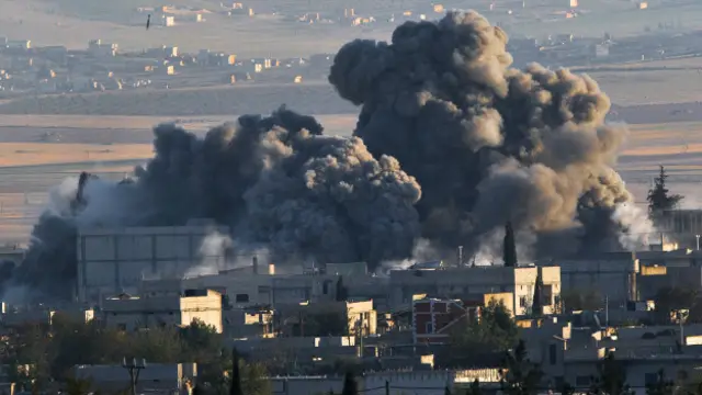 عين العرب المحاصرة منذ 63 يوما من قبل تنظيم الدولة الاسلامية