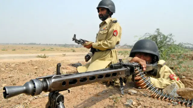 الجيش يسعى لإبعاد طالبان باكستان من البلاد