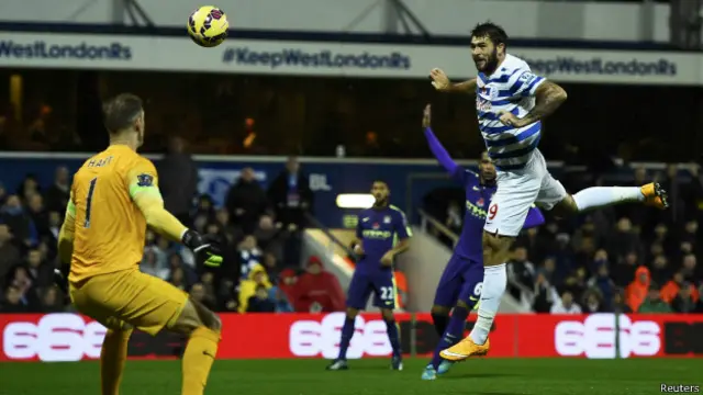 Charlie Austin mencetak tiga gol ke gawang Joe Hart, tapi hanya yang ketiga yang disahkan wasit.