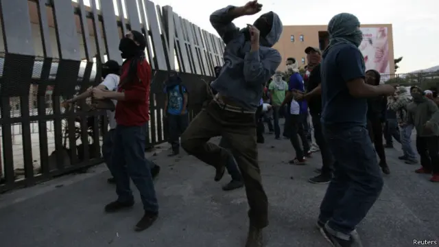 اتهم محتجون الحكومة المكسيكية بالتورط في مقتل الطلاب