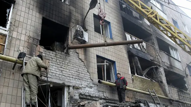 Đạn pháo đã bắn ác liệt trong đêm 8/11 ở đông Ukraine