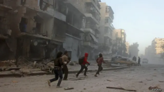 حملات هوایی نیروهای ائتلاف در سوریه بیشتر به مناطقی در مرز ترکیه و عراق که در کنترل پیکارجویان داعش قرار دارد، متمرکز است