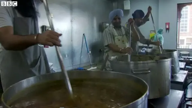 लंदन के गुरुद्वारों में लंगर