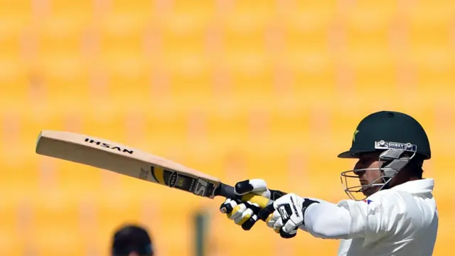 پاکستان نے اپنی پہلی اننگز میں کھیل ختم ہونے تک 269 رنز بنائے اور اس کا ایک کھلاڑی آوٹ ہوا۔