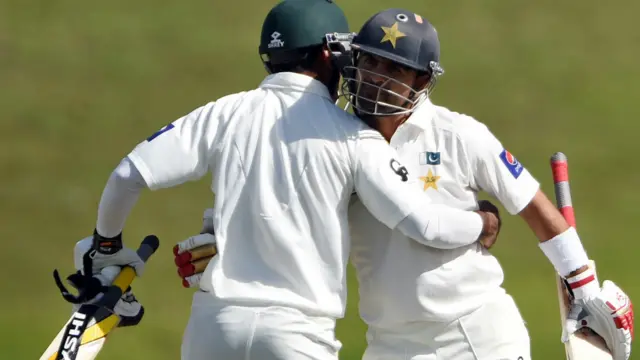 پاکستان کے اوپنگ بلے بازوں کے درمیان چودہ سال بعد ٹیسٹ میچ کی پہلی اننگز کی شراکت میں سو سے زیادہ رنز بنے ہیں۔