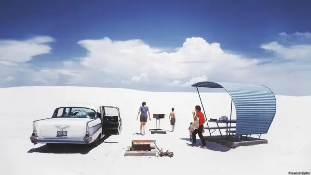 Símbolo da cultura americana, as viagens de carro e suas paisagens protagonizam belas imagens em 'The Open Road' (Aperture Foundation)