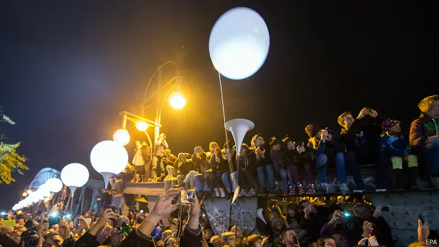 مراسم فروریختن دیوار برلین