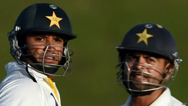 اظہر علی اور احمد شہزاد نے بھی سو رنز سے زیادہ کی شراکت قائم کی ہے