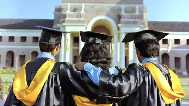 بھارت کی ریاست اترپردیش میں یونیورسٹی کے امتحانات میں بدعنوانی عام ہے