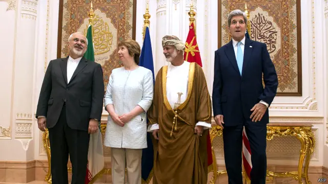 كانت سلطنة عُمان استضافت الاسبوع الماضي مفاوضات ثنائية مباشرة بين وزيري الخارجية الإيراني والأمريكي بحضور مفوضة الشؤون الخارجية الأوروبية. 