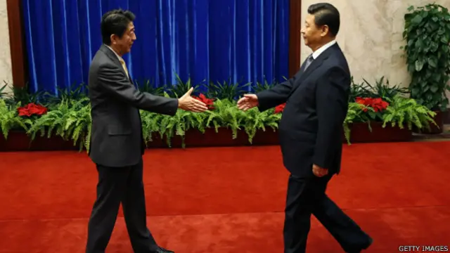 ජපන් අගමැති ශින්සෝ අබේ සහ චීන ජනාධිපති ශී ජින්පින්ග් 